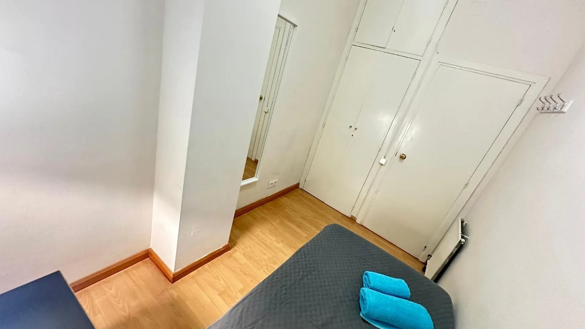 Bed and Breakfast Rooms In Apartment Paris Βαρκελώνη