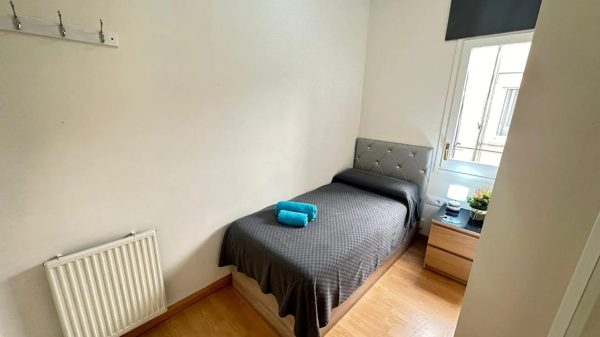 Rooms In Apartment Paris Βαρκελώνη Bed and Breakfast