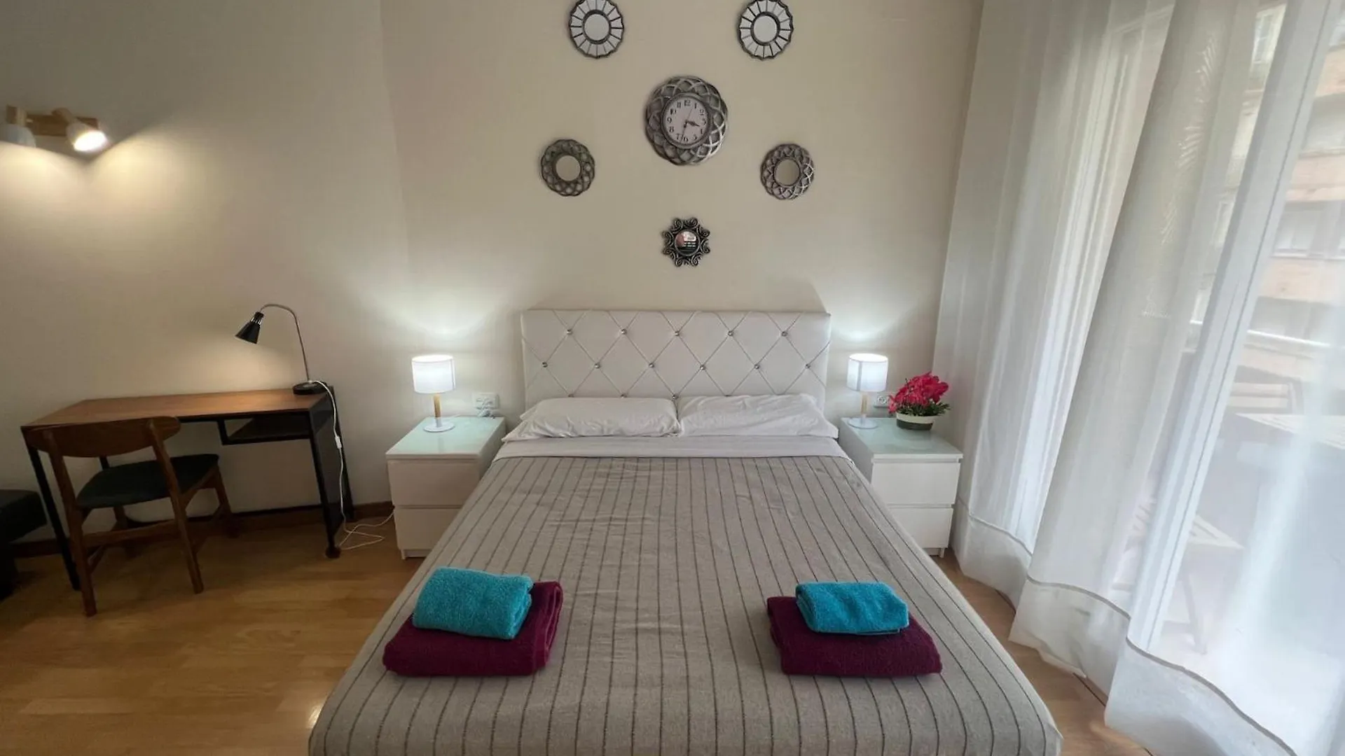 Rooms In Apartment Paris Βαρκελώνη