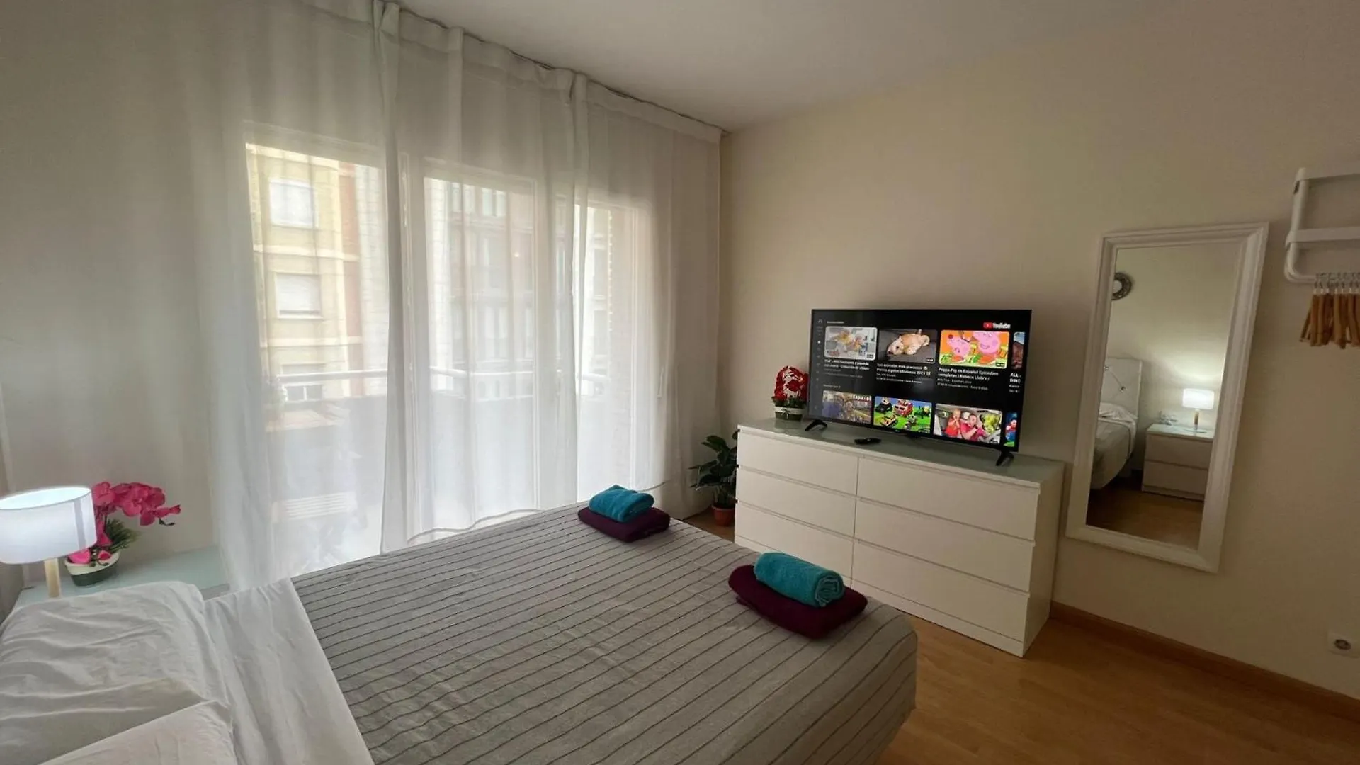 Rooms In Apartment Paris Βαρκελώνη Bed and Breakfast