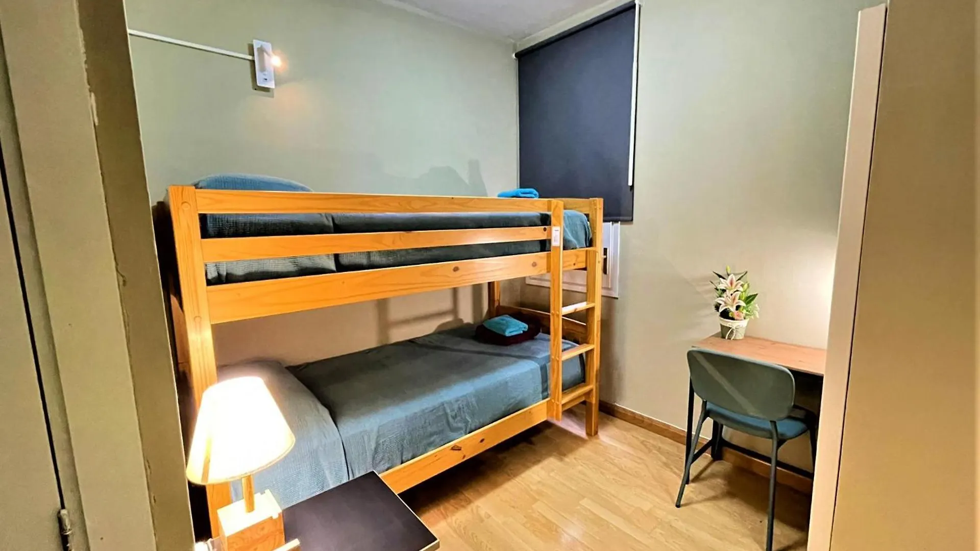 Rooms In Apartment Paris Βαρκελώνη Bed and Breakfast
