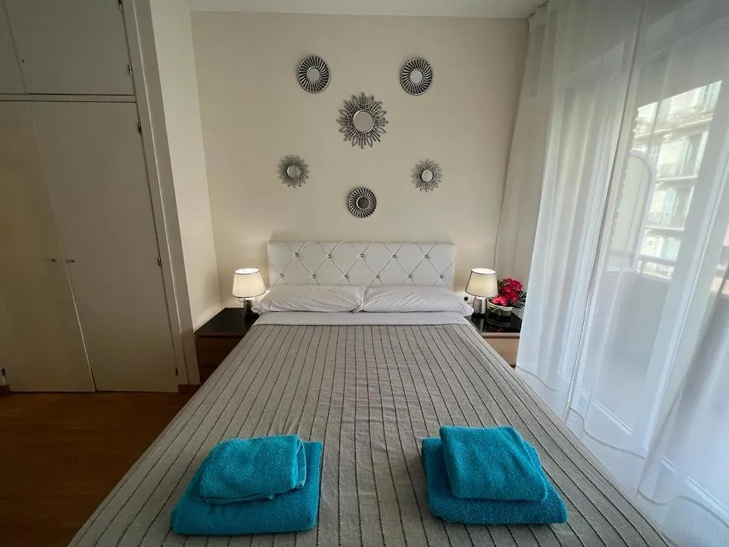 Bed & Breakfast Rooms In Apartment Paris Barcelona Spain