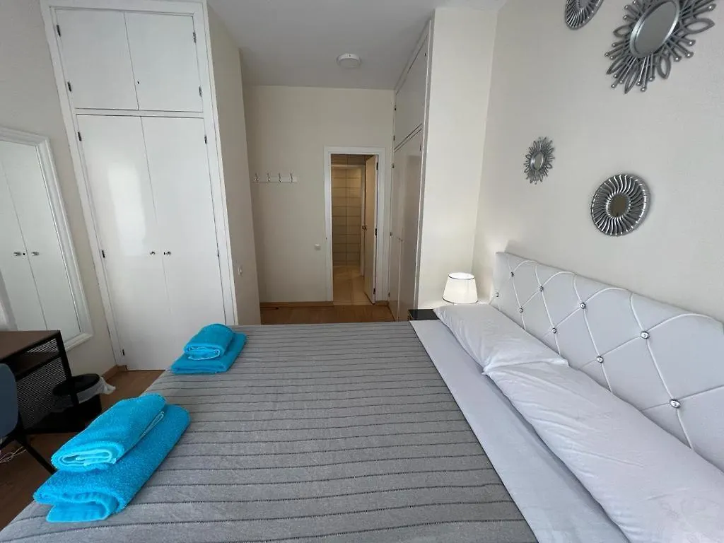Rooms In Apartment Paris Barcelona